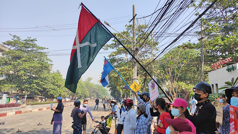 ဖမ်းထားသူများ လွှတ်ပေးရန် ကြို့ကုန်း အင်းစိန်လမ်းမပေါ် ဆန္ဒပြသူများ တောင်းဆို