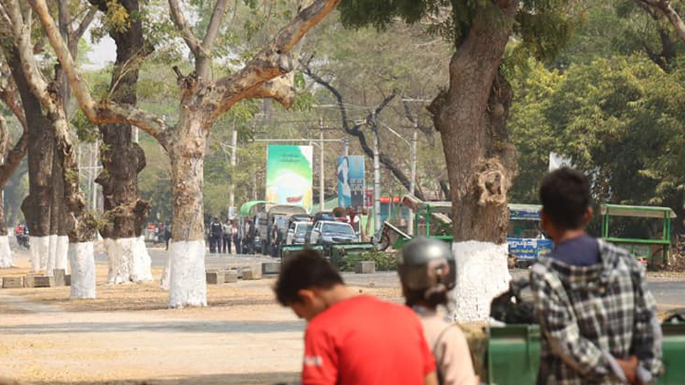 မုံရွာတက္ကသိုလ်ကို စစ်တပ်နှင့် ရဲတို့ ဝင်ရောက်နေရာယူ