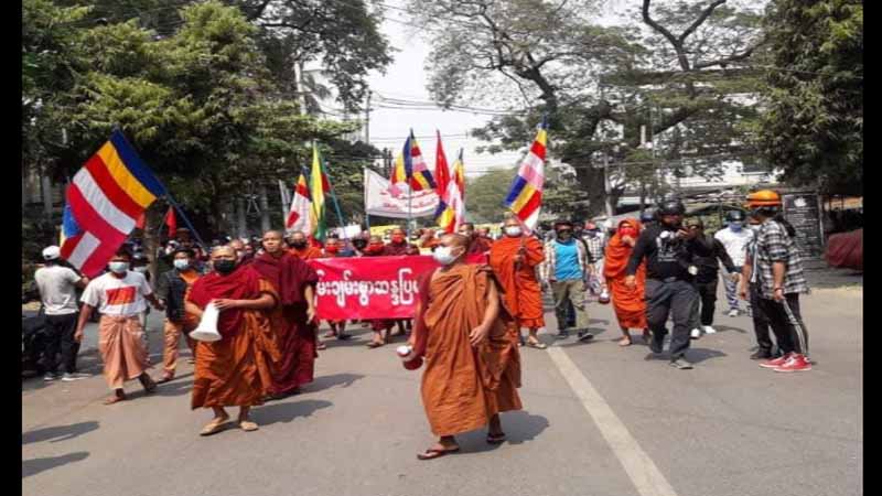 မန္တလေးတွင် သံဃာတော်များက စစ်အာဏာရှင်အလိုမရှိကြောင်း ငြိမ်းချမ်းစွာဆန္ဒပြ