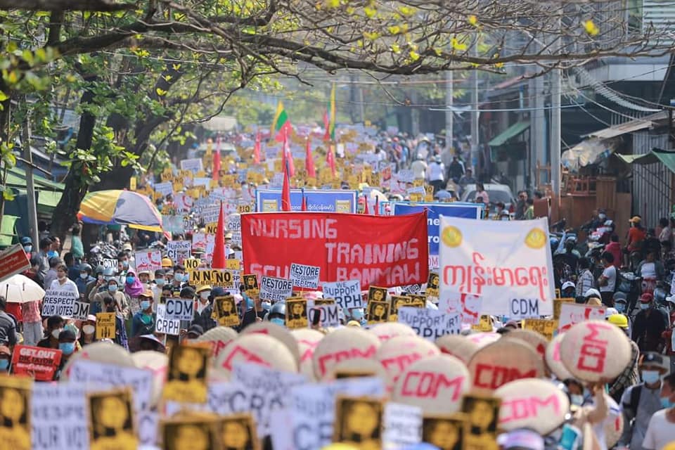 ဗန်းမော်မြို့၌ ငြိမ်းချမ်းစွာဆန္ဒပြသည့် လူငယ်၁ ဦးကို ဖမ်းဆီးပြီး ပုဒ်မ  ၅၀၅(က) ဖြင့် အမှုဖွင့်