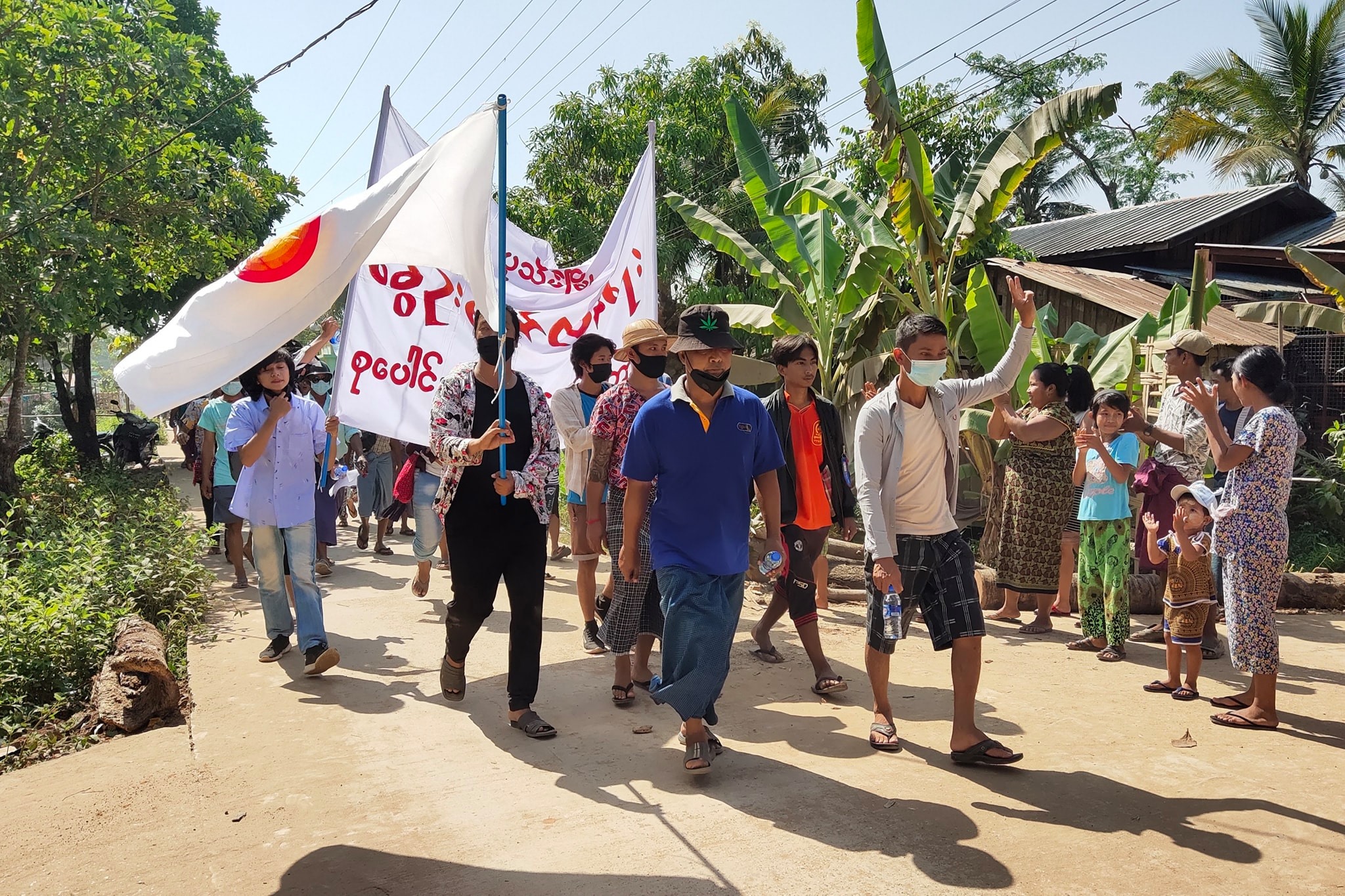 ပုသိမ်တွင် ရဲတပ်ဖွဲ့သေနတ်ပစ်လူစုခွဲသော်လည်း ဆက်လက် ဆန္ဒပြ