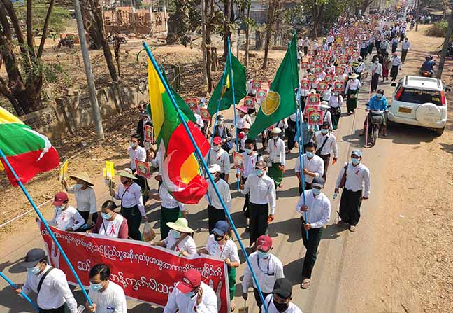 မင်းလှမြို့နယ်၌ CDM ကျောင်းအုပ်ဆရာမ ၁ ဦးကို ရဲနှင့်စစ်တပ်ကဖမ်းဆီး