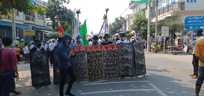 ထားဝယ်သပိတ်စစ်ကြောင်းကို စစ်တပ်နှင့်ရဲ ပစ်ခတ်ဖြိုခွင်း
