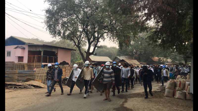 တောင်တွင်းကြီးမြို့တွင်  GZ လူငယ်များက စစ်အာဏာရှင်ပြုတ်ကျရေး  ဆက်လက်ဆန္ဒပြ