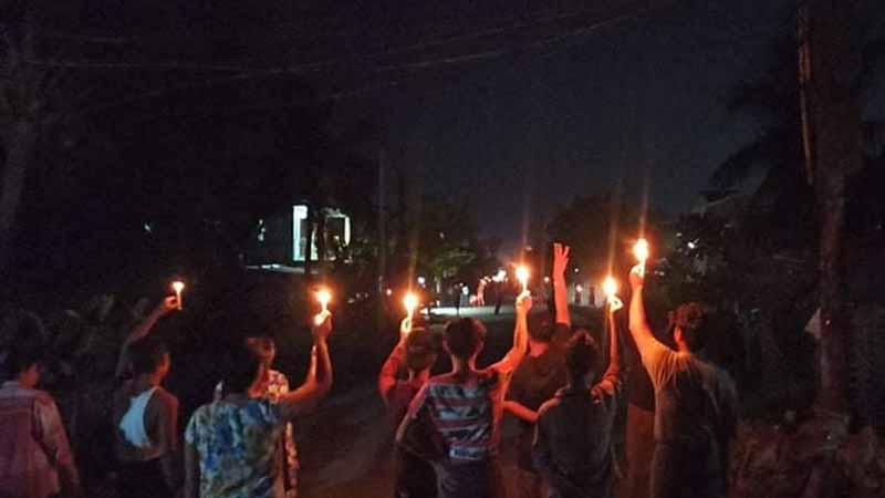 ပုသိမ် ရပ်ကွက်အချို့တွင် စစ်အာဏာရှင်ဆန့်ကျင်ရေး ညသပိတ်စတင်