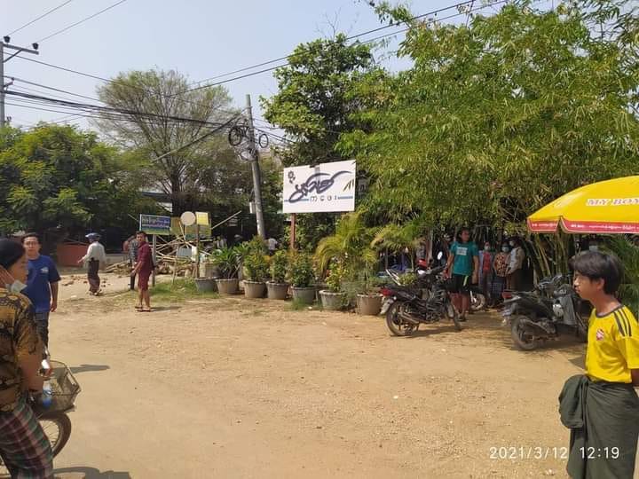မုံရွာတွင် လက်ဖက်ရည်ဆိုင်ကို ရဲနှင့်စစ်တပ်က ဝင်ရောက်စီးနင်းပြီး လူ ၂၀ ကျော်ဖမ်းသွား