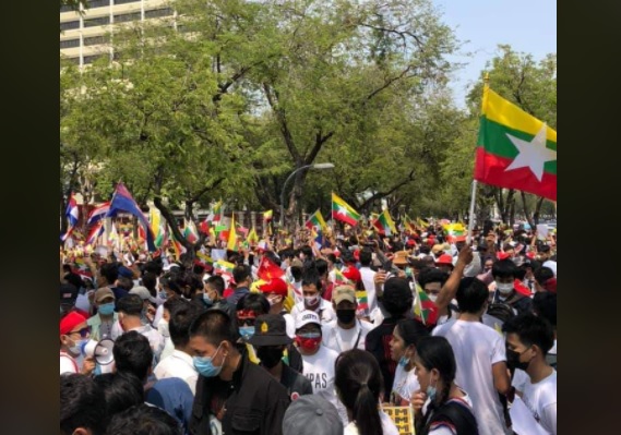 ကိုဗစ်-၁၉ ကြောင့် ဘန်ကောက်ရောက်မြန်မာများ ဆန္ဒပြခွင့် ပိတ်ပင်ခံရ
