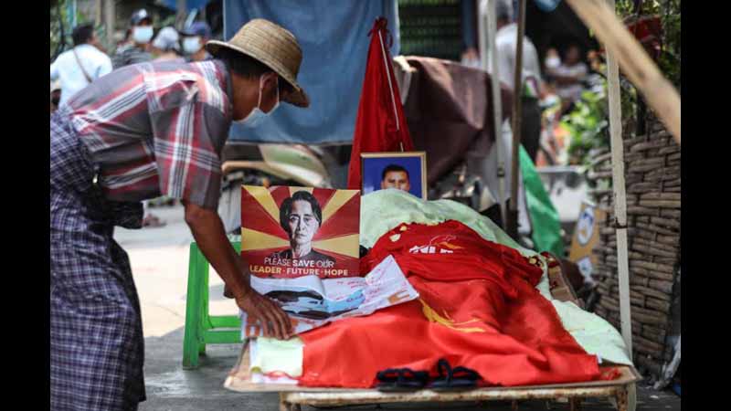 သာကေတ ကျဆုံးသွားသူ ၂ ဦးအား အသုဘချရန် ထောက်ခံစာသွားယူသည့် မိသားစုကို ရဲက အမှုဖွင့်ခိုင်းနေ
