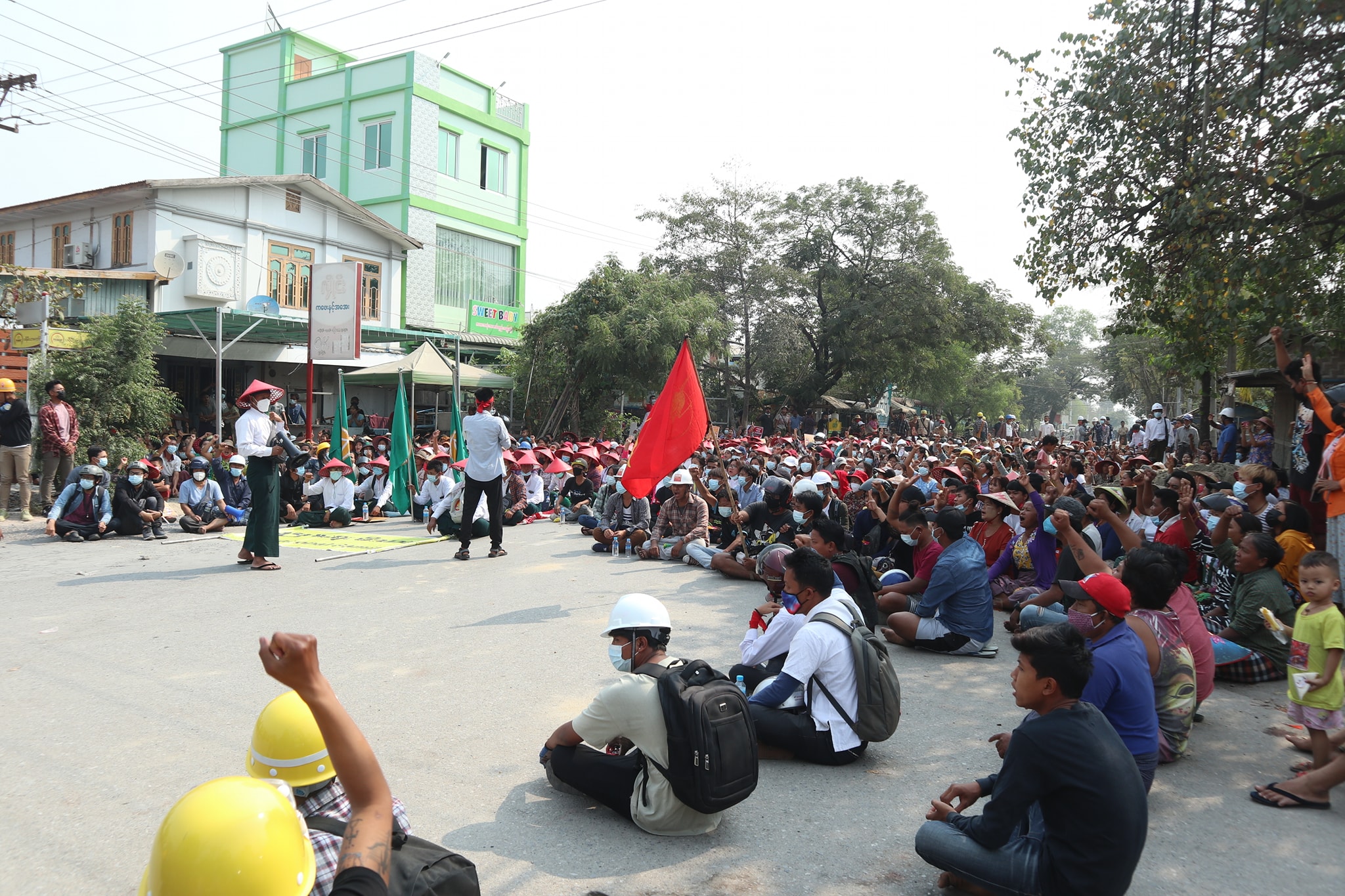 မန္တလေးတွင် အကြမ်းဖက်အဖွဲ့မှ ပစ်ခတ်ဖမ်းဆီးသတ်ဖြတ်မှုကြားက ဆက်လက်ဆန္ဒပြ