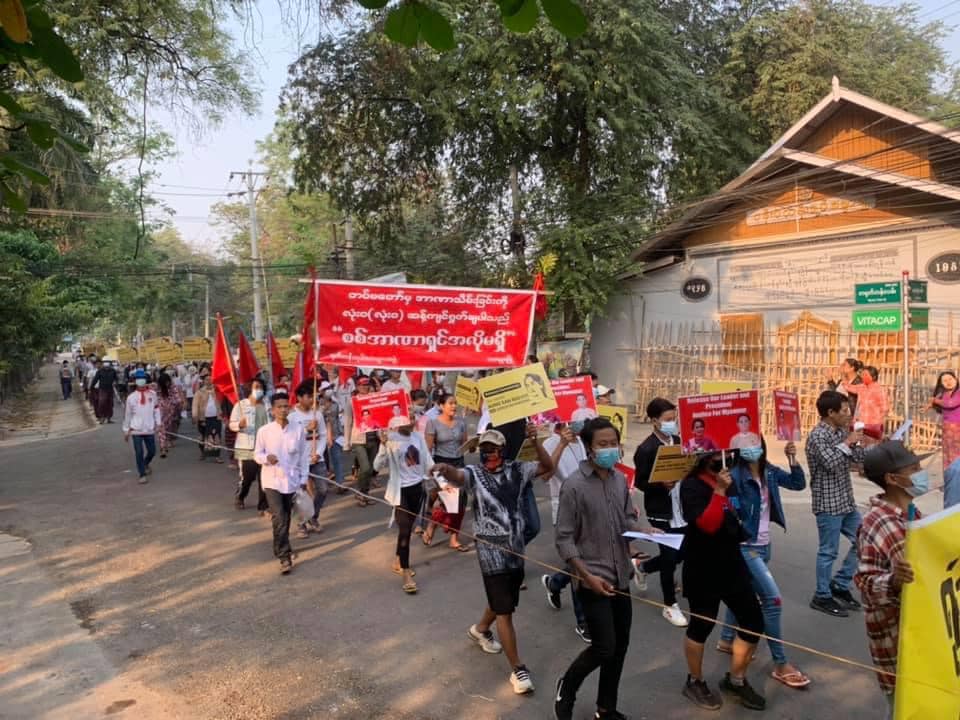 မန္တလေး အမရပူရသပိတ်စစ်ကြောင်း စစ်အာဏာရှင်ပြုတ်ကျရေး ချီတက်ဆန္ဒပြ