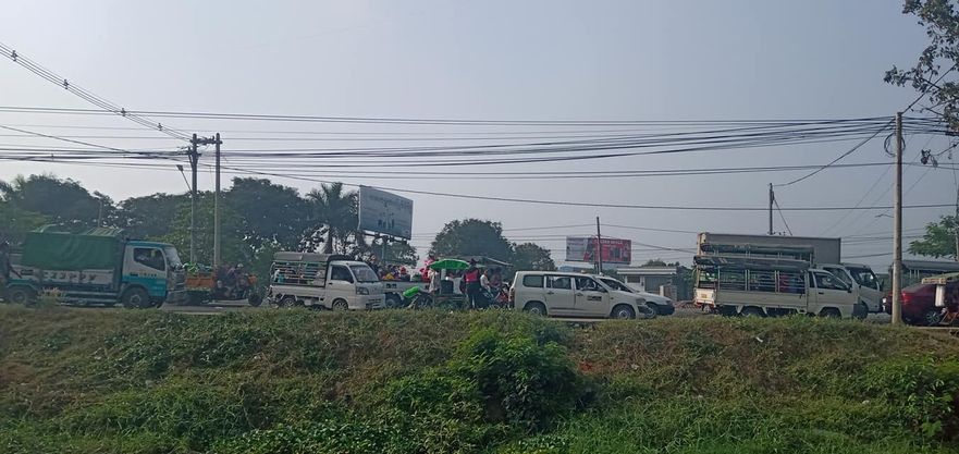 စစ်အုပ်ချုပ်ရေး ကြေညာပြီးနောက် လှိုင်သာယာကနေ လူသိန်းနှင့်ချီ နေရပ်စွန့်ခွာ