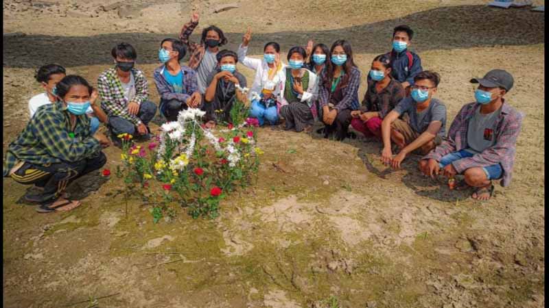 ဒီမိုကရေစီတိုက်ပွဲ၌ ကျဆုံးခဲ့သူများအတွက် အောက်မေ့ဖွယ်အခမ်းအနားလုပ်