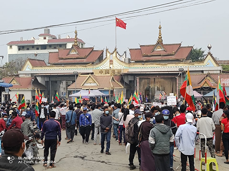 တောင်ကြီးတွင် ဆန္ဒပြပြည်သူ ၄ ဦးကို အကြမ်းဖက်စစ်တပ်နှင့်ရဲ ဖမ်းဆီး