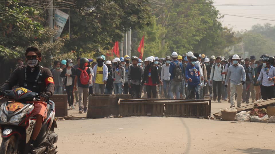 မုံရွာမြို့တွင် စစ်အာဏာရှင်ဆန့်ကျင်ရေး အင်အားထောင်ချီ ဆက်လက်ဆန္ဒပြ