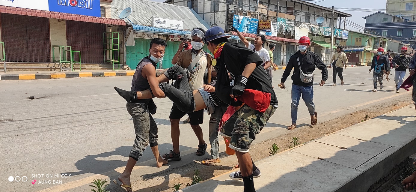 အောင်ပန်းမြို့၌ ပြည်သူလူထုကို အကြမ်းဖက်စစ်တပ်က ကျည်အစစ်ဖြင့်ပစ်ခတ် အနည်းဆုံး ၃ ဦးသေဆုံး ၁၀ ကျော်ဒဏ်ရာရ