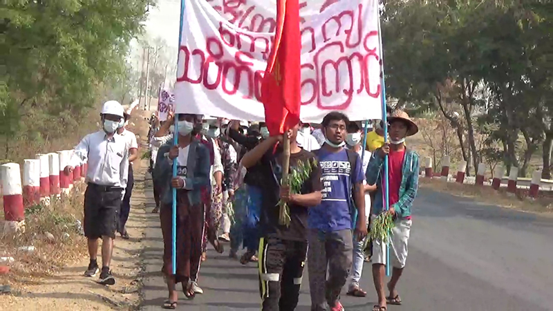 စစ်အာဏာရှင်​တော်လှန်​ရေး ယင်းမာပင်ဆန္ဒပြပွဲကို ဆားလင်းကြီးပြည်သူအချို့ လာ​ပူးပေါင်း