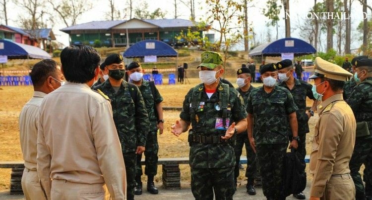 မြန်မာစစ်ပြေးဒုက္ခသည် ၄ သောင်းခန့် ခိုလှုံနိုင်မည့် ထိုင်းစစ်တပ်က ကယ်ဆယ်ရေးစခန်းများ ပြင်ဆင်