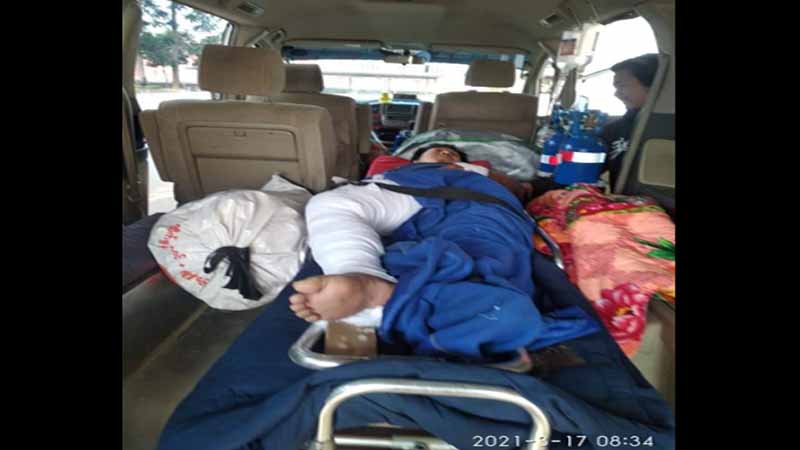 မိုးကုတ်မြို့၌ ကျည်ဆန်ထိမှန်ဒဏ်ရာရသူ  ၁ ဦးကို စစ်​ဆေးရုံပို့ဆောင်ထားပြီး  မိသားစုနှင့် ​တွေ့ခွင့်မ​ပေး