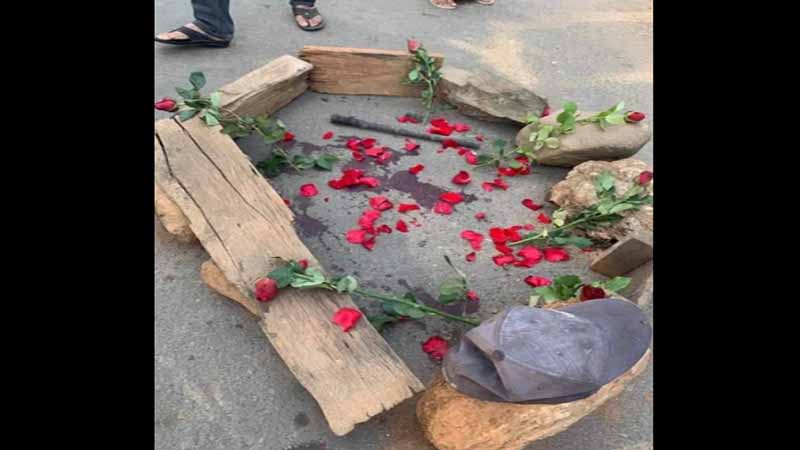 မိုးကုတ်မြို့၌  ရပ်ကွက်ကင်းသမားများကို ရဲနှင့်စစ်တပ်က အကြမ်းဖက်ပစ်ခတ်ခဲ့သဖြင့် ၁ ဦးသေ၊ ၂ ဦး ဒဏ်ရာရ