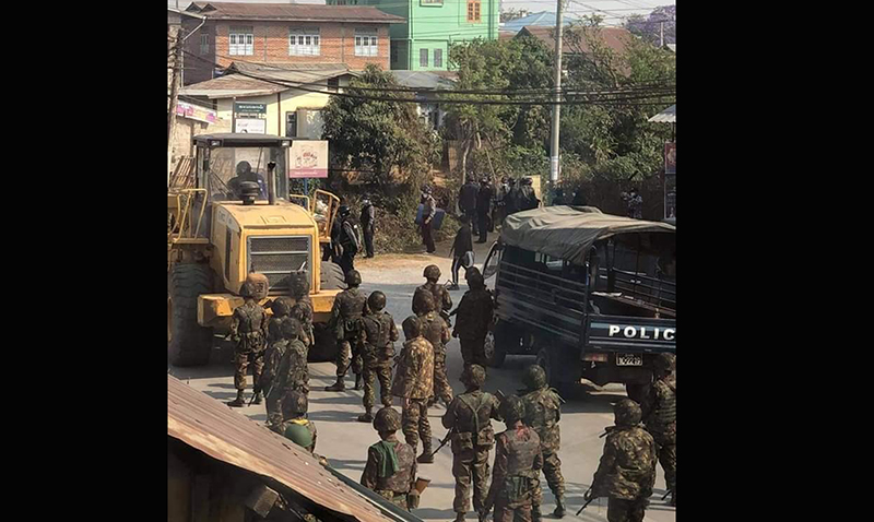 ကျဆုံး အောင်ပန်းဆန္ဒပြသူများ၏ ရုပ်အလောင်းကို မိသားစုထံပြန်မပေးဘဲ အကြမ်းဖက် စစ်တပ်က မီးရှို့ပစ်