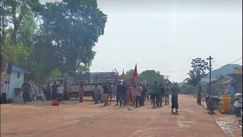 ကံပေါက်တွင် စစ်အာဏာရှင်အား ဆက်လက်ဆန္ဒပြ၊ သိမ်းဆည်းဆိုင်ကယ် ၁၃၀ ကျော်ပြန်ပေးရန် တောင်းဆို