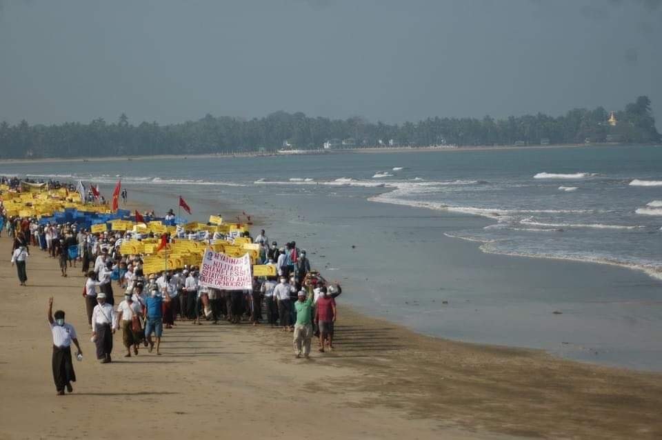 အကြမ်းဖက်စစ်အုပ်စုက ဧရာဝတီတိုင်းကမ်းခြေများ ပြန်ဖွင့်မည့်အစီအစဉ်ကို ဒေသခံများ ကန့်ကွက်မည်