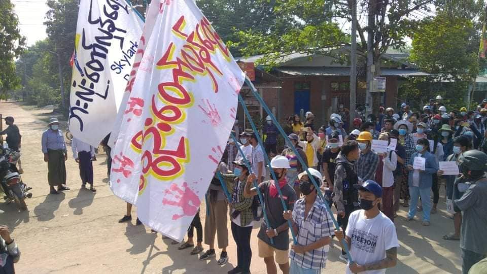 စစ်အုပ်စုက အကြမ်းဖက်ပစ်ခတ်ဖြိုခွင်းနေသော်လည်း ပဲခူးပြည်သူများက စစ်အာဏာရှင်ကို ဆက်လက်ဆန့်ကျင်ဆန္ဒပြ