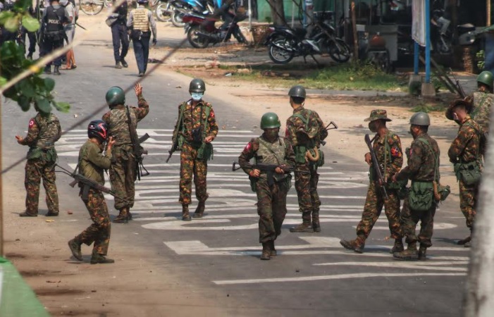 အကြမ်းဖက်စစ်အုပ်စုကို အမေရိကန်နှင့် အီးယူက ထပ်မံပိတ်ဆို့ဒဏ်ခတ်အရေးယူ
