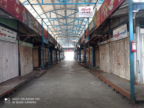 မြန်မာပြည်အနှံ့ အသံတိတ်သပိတ်ပြုလုပ်၊      မြစ်ကြီးနားတွင်ဈေးဆိုင်များပြန်ဖွင့်ရန် ဖိအားပေးခံရ