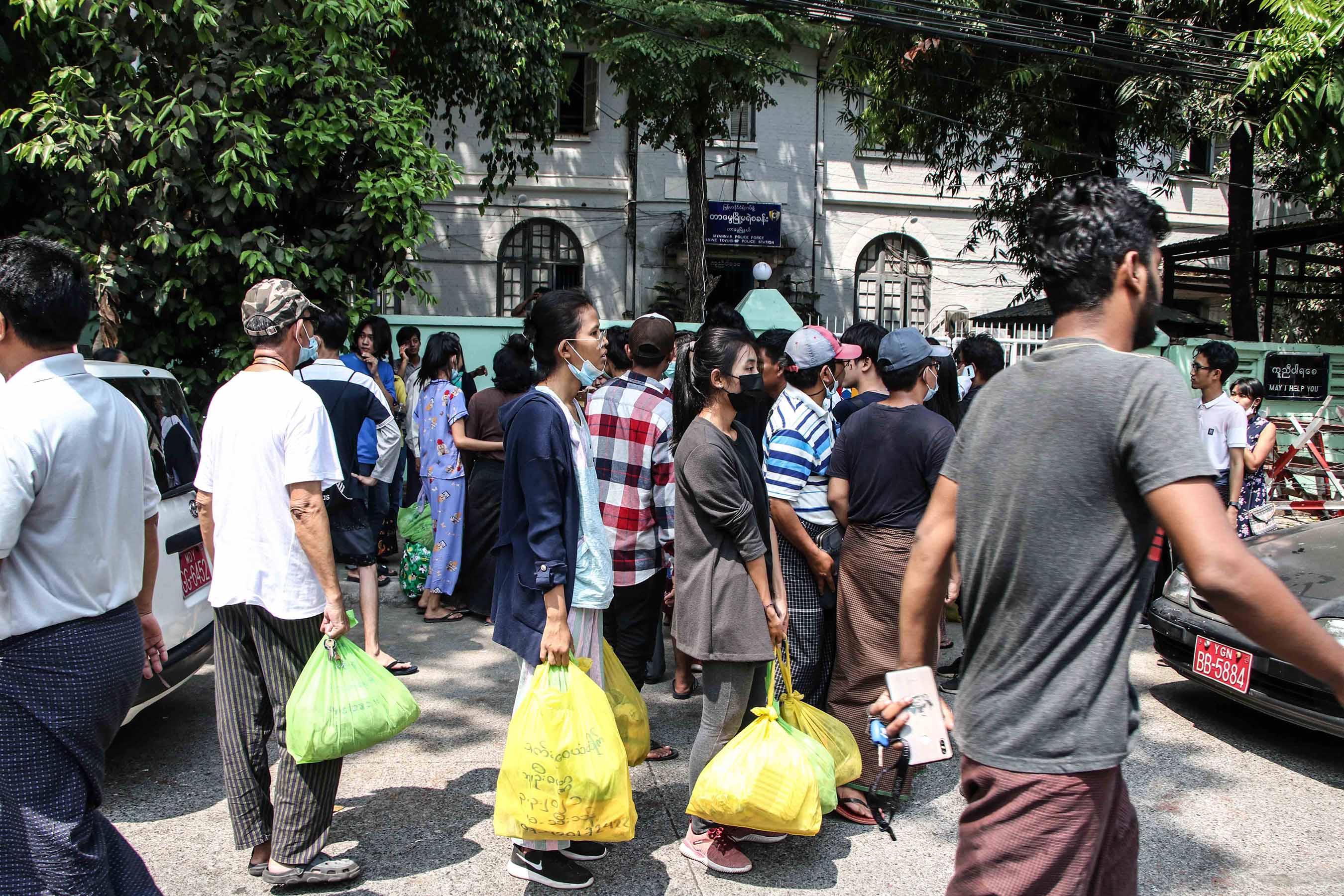 တာမွေမြို့နယ်၌ ဖမ်းဆီးခံရသည့် ဆန္ဒပြကျောင်းသားလူငယ်များ ပြန်လွတ်လာ