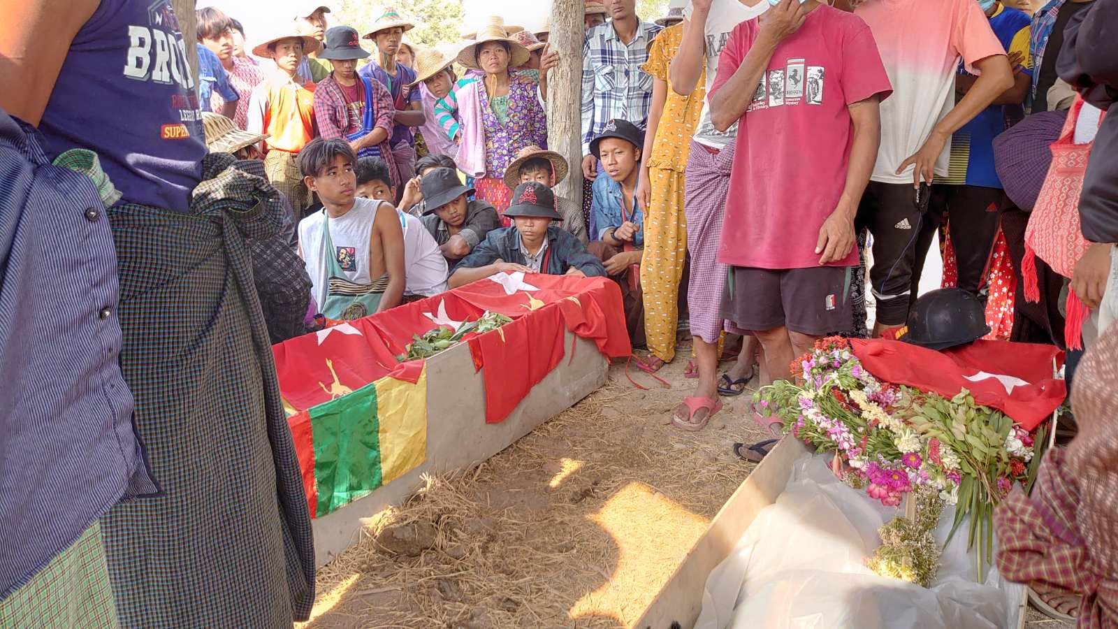 ခင်ဦးမြို့၌ အကြမ်းဖက်အဖွဲ့၏ ပစ်ခတ်မှုကြောင့်ကျဆုံးသွားသည့် ပြည်သူ ၂ ဦး၏ ဈာပန ကျင်းပ