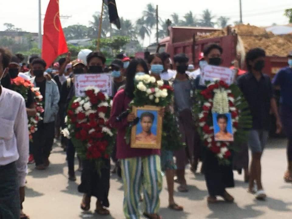 ပဲခူးမြို့၌ ဗကသကျောင်းသား ၁ ဦး၏ ဈာပနကို စစ်တပ်က ပစ်ခတ်ပြီး လူ ၄၀ ခန့်ကိုဖမ်းဆီး