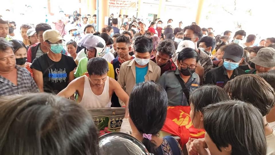 စစ်တပ်၏ ပစ်ခတ်မှုကြောင့်သေဆုံးသွားသည့် အသက် ၁‌၁ နှစ်အရွယ် သမီးငယ်လေးရဲ့ ဈာပန