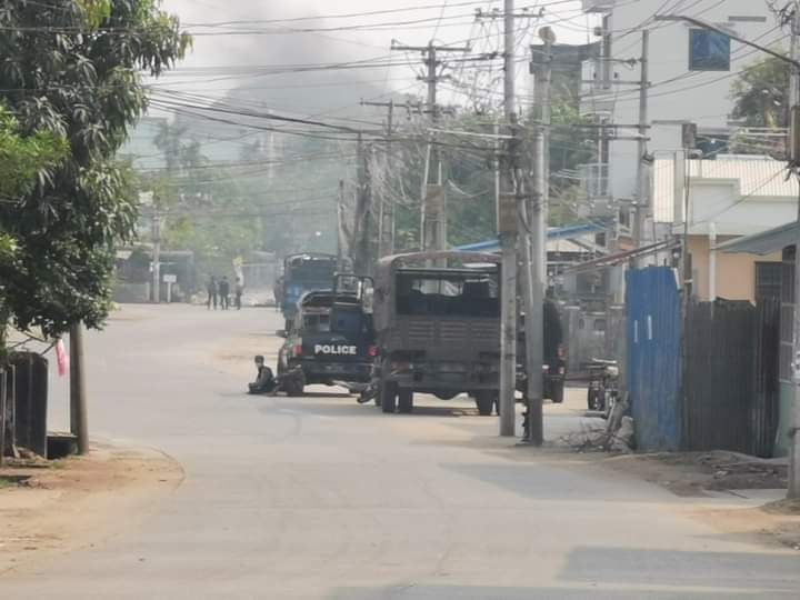 ပုသိမ်တွင် အကြမ်းဖက်စစ်အုပ်စုက ရပ်ကွက်ထဲ သေနတ်ဖြင့် လိုက်ပစ်