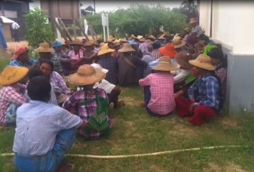 လက္ပံေတာင္းေဒသခံမ်ား ထုိင္သပိတ္ဆင္နြွႊဲ