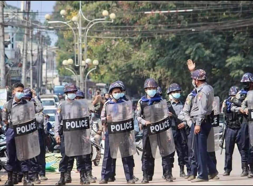 ရေးမြို့၌ ကမ္ဘာမကြေဘူးသီချင်းရုပ်သံ ကြည့်နေသည့် ပြည်သူ ၁ ဦးကို အကြမ်းဖက်စစ်တပ်က ဖမ်းဆီး