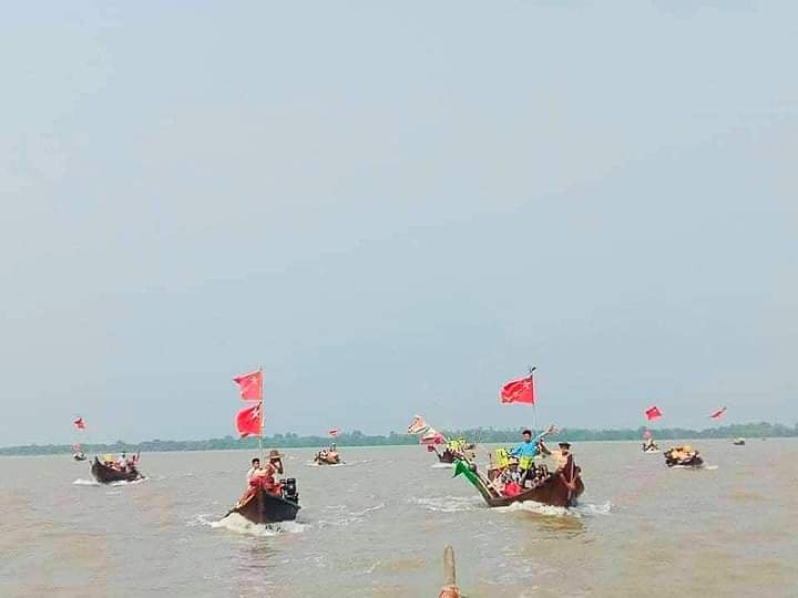 ကွမ်းခြံကုန်းမြို့နယ်ကပြည်သူများ မြစ်အတွင်းလှေများဖြင့် စစ်အာဏာရှင်ကိုဆန္ဒပြ