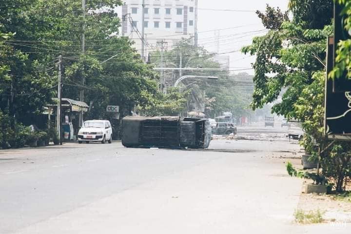 တောင်ဒဂုံ၌ စစ်တပ်က ပြည်သူလူထုကို  စစ်ပွဲသုံးလက်နက်များ လက်ပစ်ဗုံးများဖြင့် ပစ်ခတ်တိုက်ခိုက်
