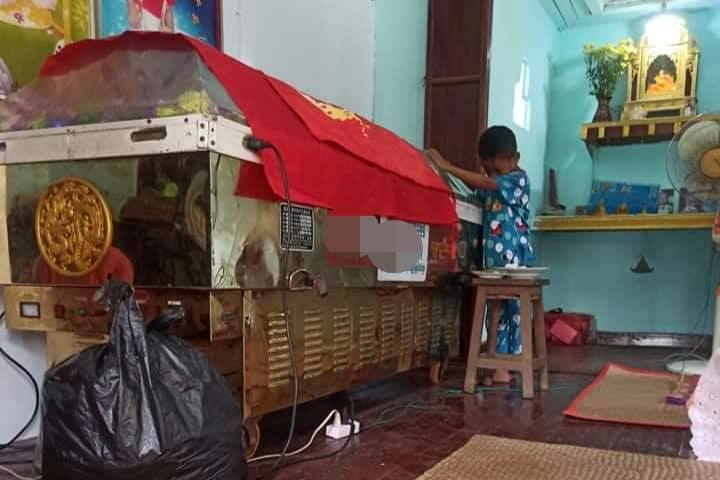 အကြမ်းဖက်စစ်အုပ်စု စောင့်နေသဖြင့် မိသားစုမပါဘဲမြေချရသည့် ပုသိမ်က သူရဲကောင်းနာရေး