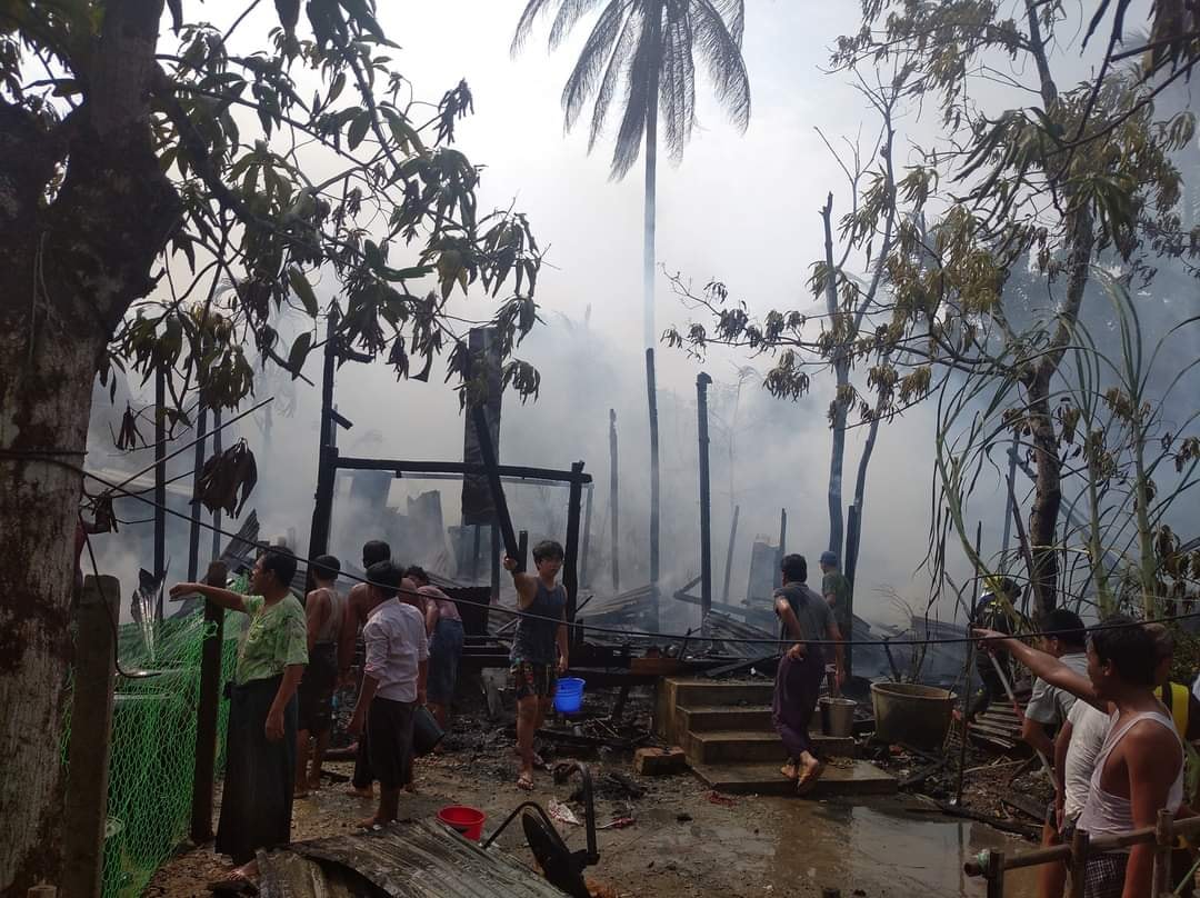 မအူပင်တွင် ထမင်းပေါင်းအိုးမှတဆင့်မီးလောင်မှုကြောင့် နေအိမ် ၄ လုံးမီးလောင်ဆုံးရှုံး