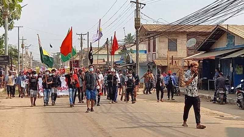 ပဲခူးတွင် ၂၄ နာရီသပိတ်ဖြင့် စစ်အာဏာရှင်ဆန့်ကျင်ဆန္ဒပြ