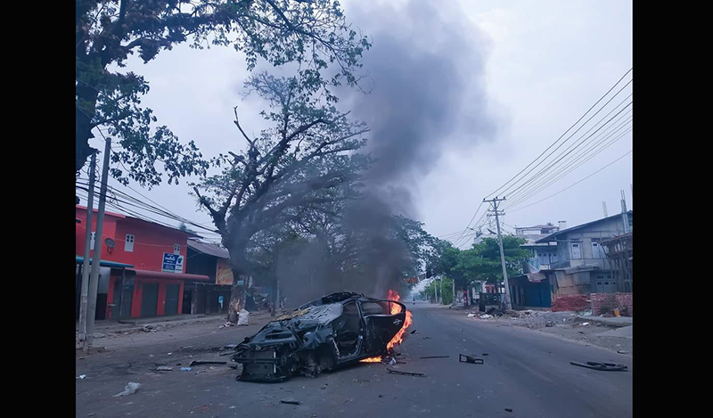 ကလေးမြို့ တွင် ဒလံကားကို မီးရှို့ဖျက်ဆီး