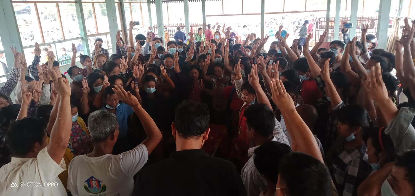 ဗန်းမော်၌ စစ်တပ်၏ ပစ်ခတ်မှုကြောင့် သေဆုံးခဲ့ရသူ ကိုသက်နိုင် (ခ) ကိုဖိုးသား၏ ဈာပန ကျင်းပ