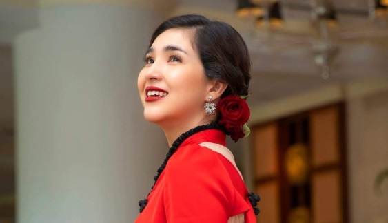 ရုပ်ရှင်သရုပ်ဆောင် ချစ်သုဝေ၊ အဆိုတော်     အေသင်ချိုဆွေအပါအဝင် နောက်ထပ် အယောက် ၂၀ ကို အမှုဖွင့်