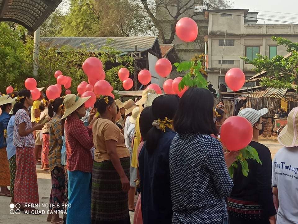 မြို့သာမြို့က အနီရောင်မိုးပျံပူပေါင်းသပိတ်