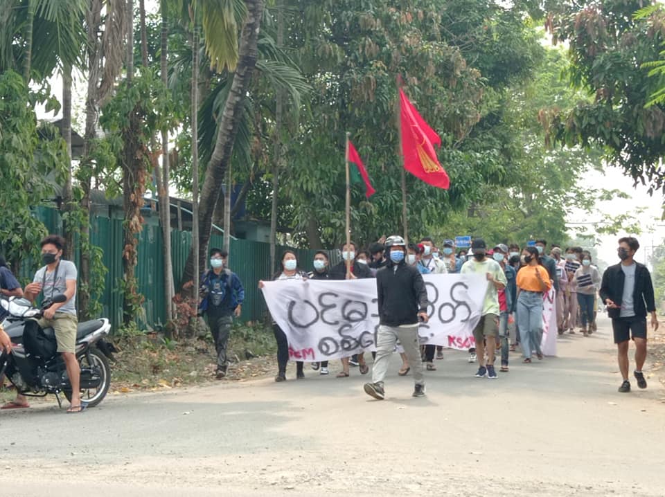 မြစ်ကြီးနားတွင် ပင်မသပိတ်စစ်ကြောင်း ဆက်လက်ချီတက်ဆန္ဒပြ