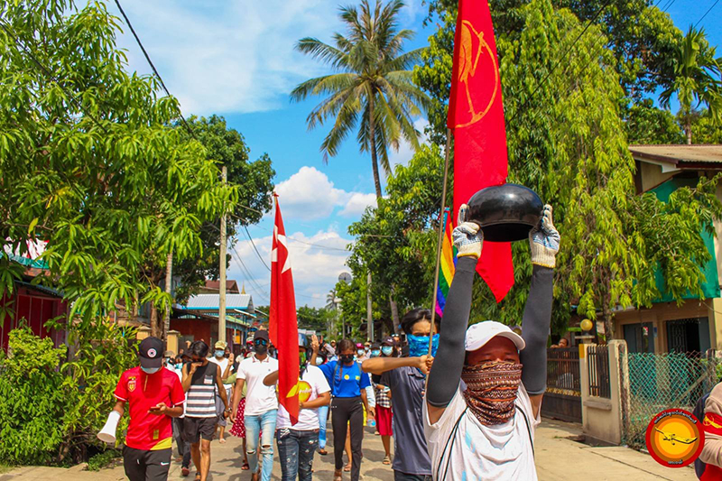 ထားဝယ် တပ်ပေါင်းစုသပိတ်စစ်ကြောင်း ရဲနှင့်စစ်တပ်က ပစ်ခတ်ဖြိုခွင်း
