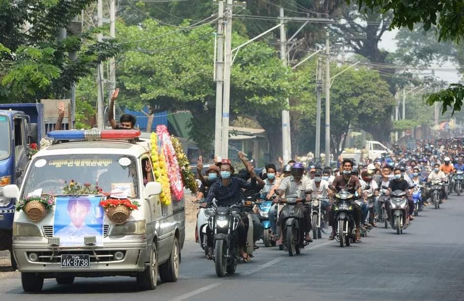 ကလေးမြို့၌ စစ်တပ်ပစ်ခတ်မှုကြောင့် ကျဆုံးခဲ့သည့် မောင်အာကာသူအောင်၏ ဈာပန ကျင်းပ