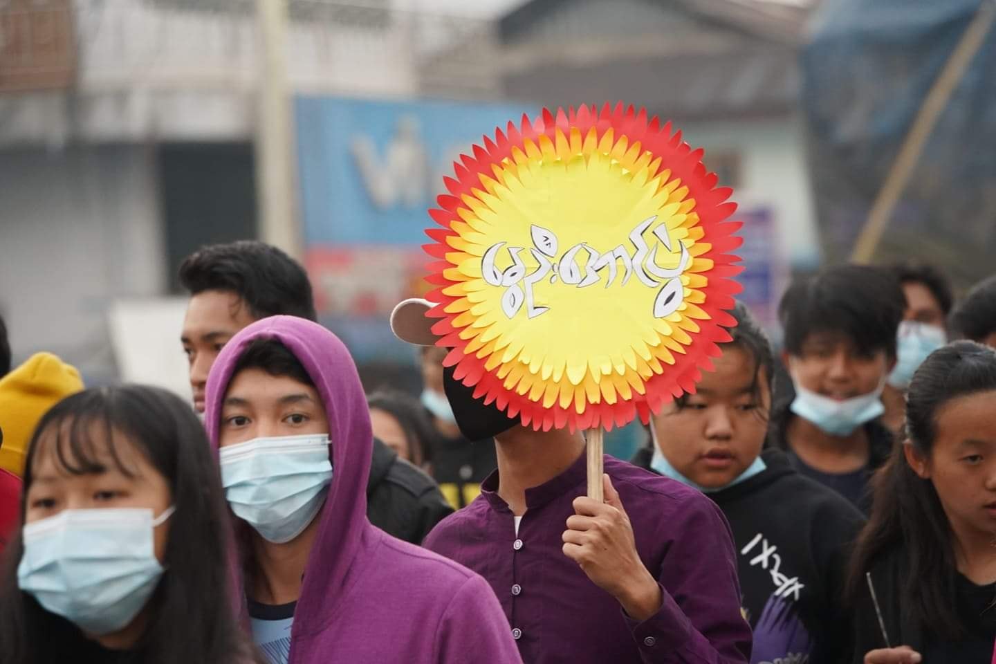 ကွတ်ခိုင်မြို့တွင် စစ်အာဏာရှင်ဆန့်ကျင်ရေး အရုဏ်ဦးသပိတ်ပြုလုပ်