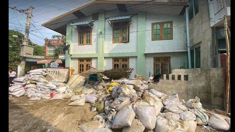 မန္တလေးရှိ အတားအဆီးများကို အကြမ်းဖက်ရဲနှင့်စစ်တပ် ဖယ်ရှား
